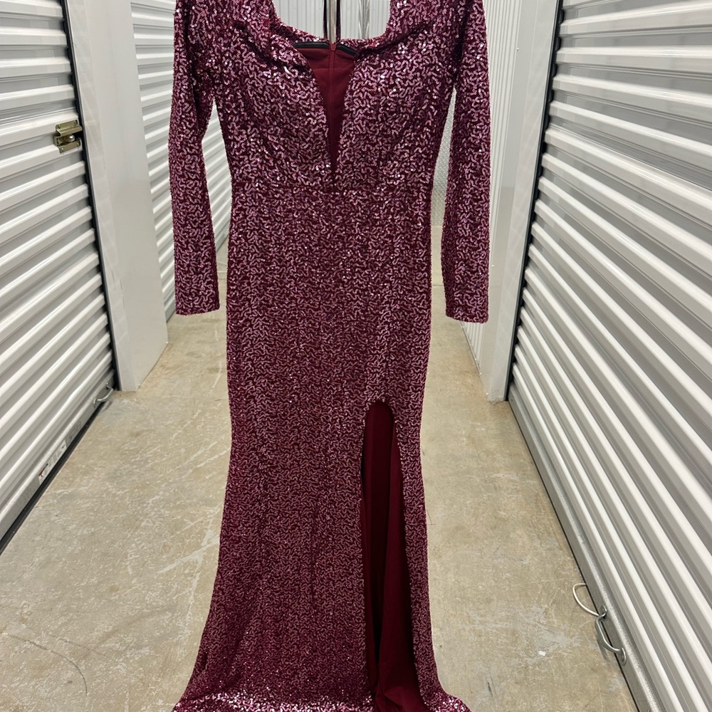 PERFECT CONDITION! Elegant Burgundy Evening Gown